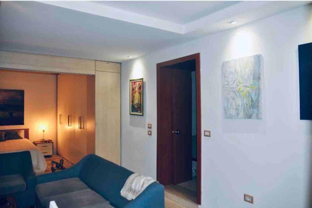 Chic City Retreat - Stylish Apartment In Bllok, Tirana Exterior foto