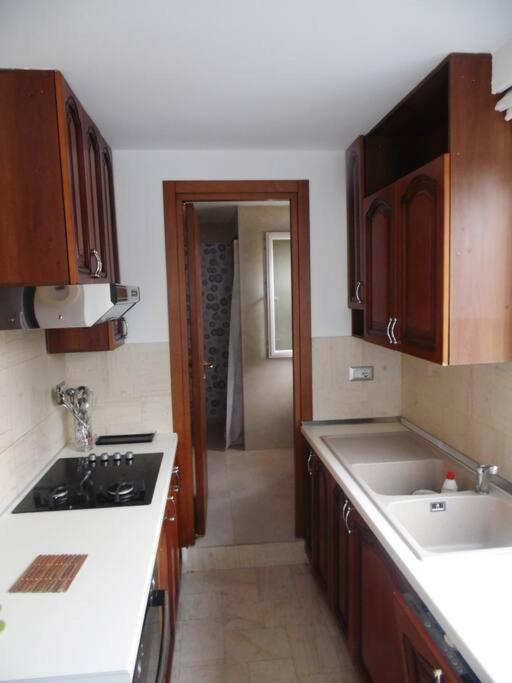 Chic City Retreat - Stylish Apartment In Bllok, Tirana Exterior foto
